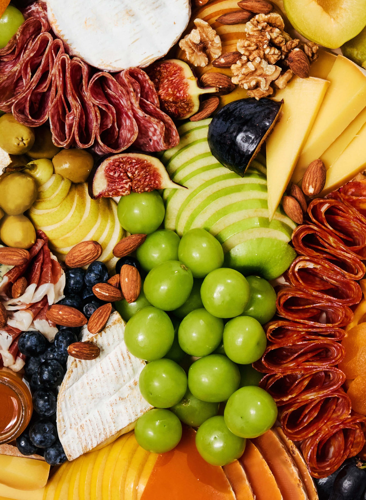 A cheese platter of our selection of nicely cut finest cheese and cold cuts with antipasti, nuts, fresh & dried fruits, vegetables, mini honey & chutney pots, topped with seasonal garnishes. Comes ready to eat. The perfect pick for home parties, corporate event or as a gift. Free delivery Hong Kong.