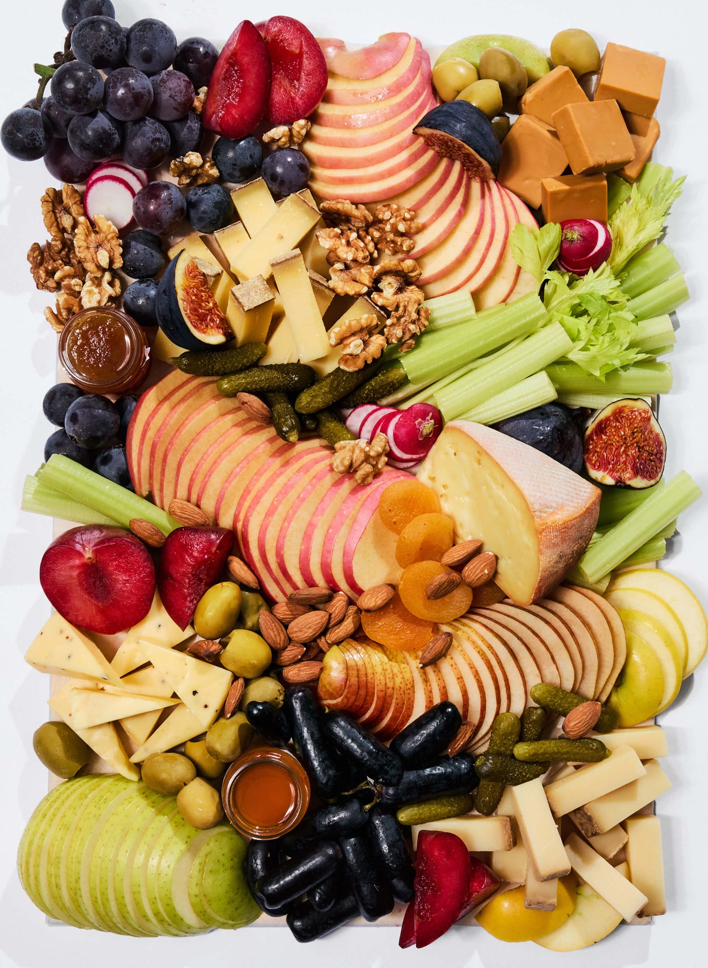 A cheese platter of our selection of nicely cut finest vegan cheese with antipasti, nuts, fresh & dried fruits, vegetables, mini honey & chutney pots, topped with seasonal garnishes. Comes ready to eat. The perfect pick for home parties, corporate event or as a gift. Free delivery Hong Kong.